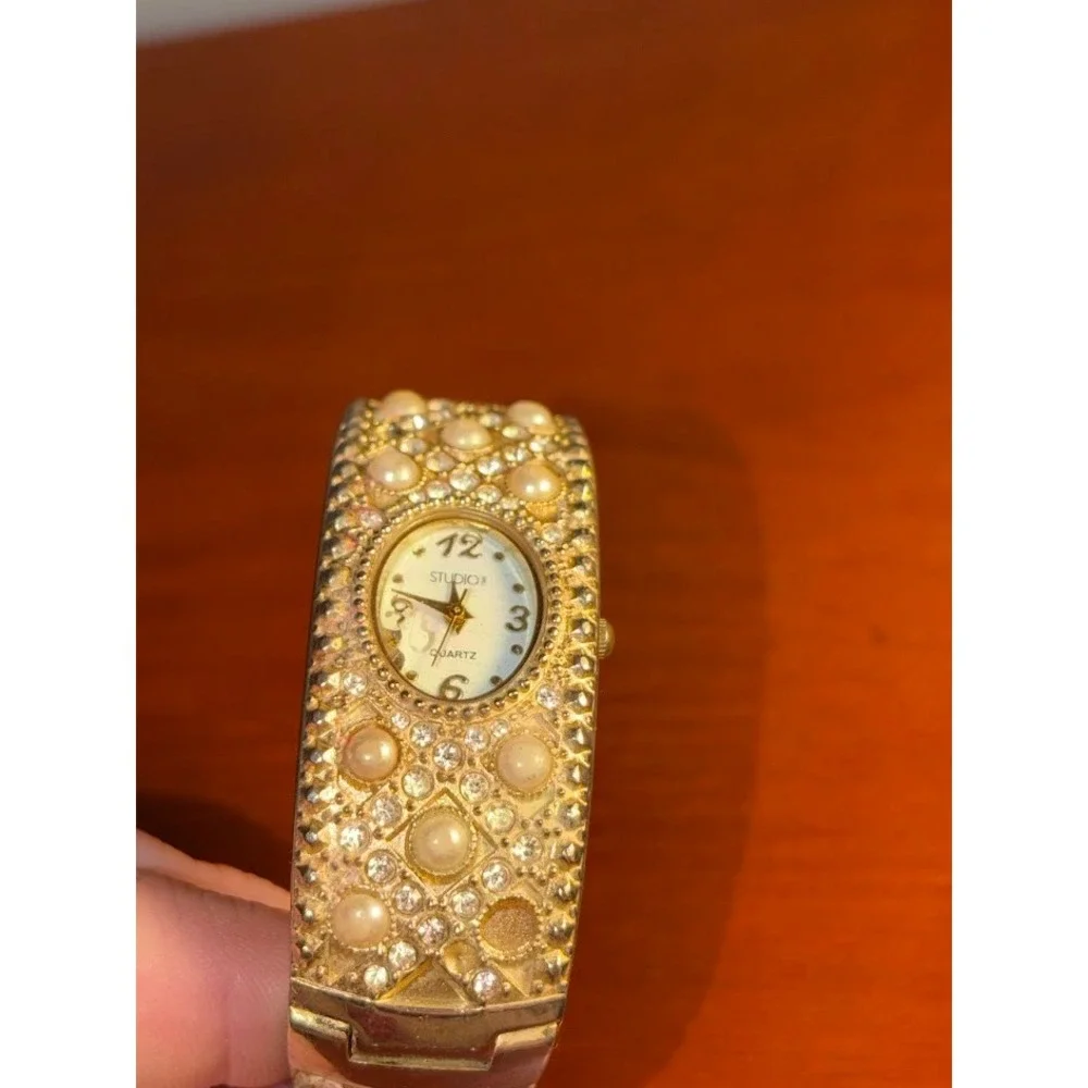 Studio 7 Womens Gold Tone Rhinestone Faux Pearl Bangle Cuff Watch Z0802 Repair